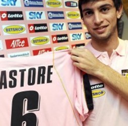 O jogador permanecerá no Palermo