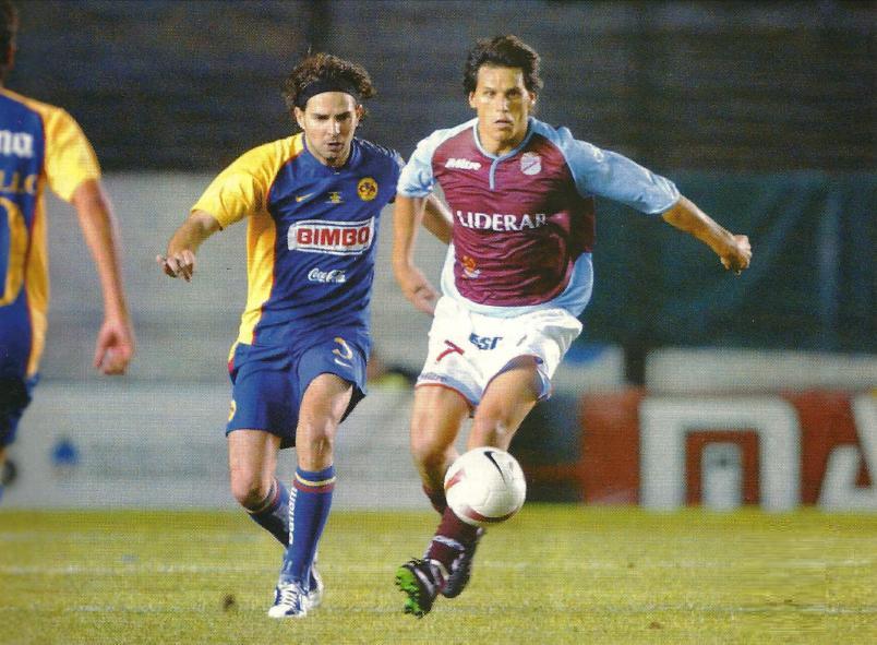 Há 15 anos, o Arsenal (do jovem Papu Gómez) vencia a Copa Sul-Americana