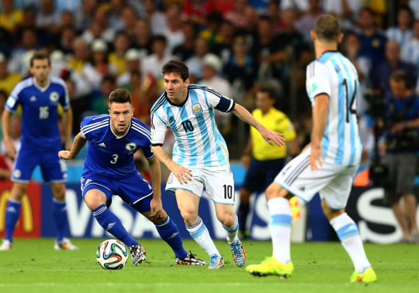 Invicta há 34 jogos, Argentina 'entusiasma' Messi antes da Copa